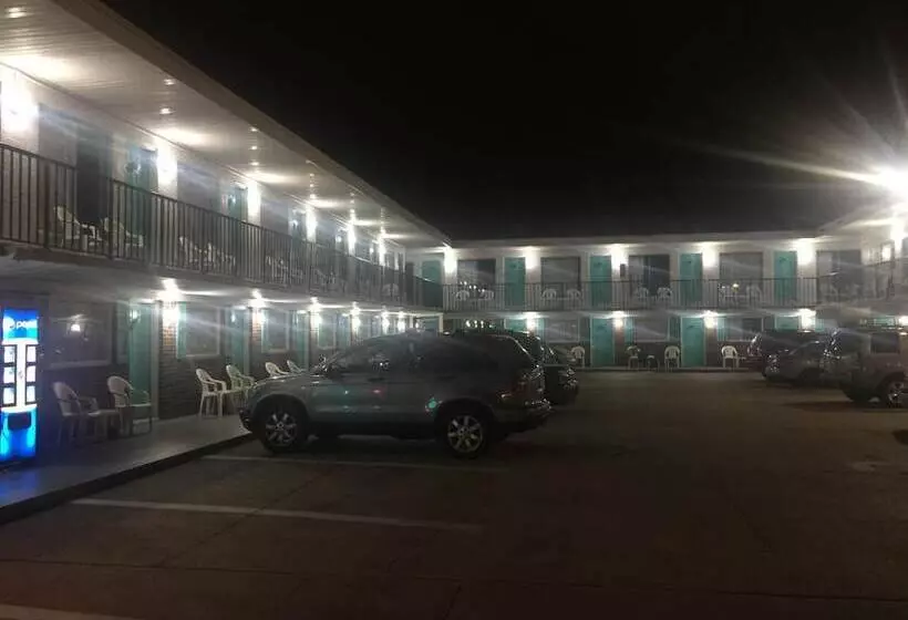 Surfcomber Motel