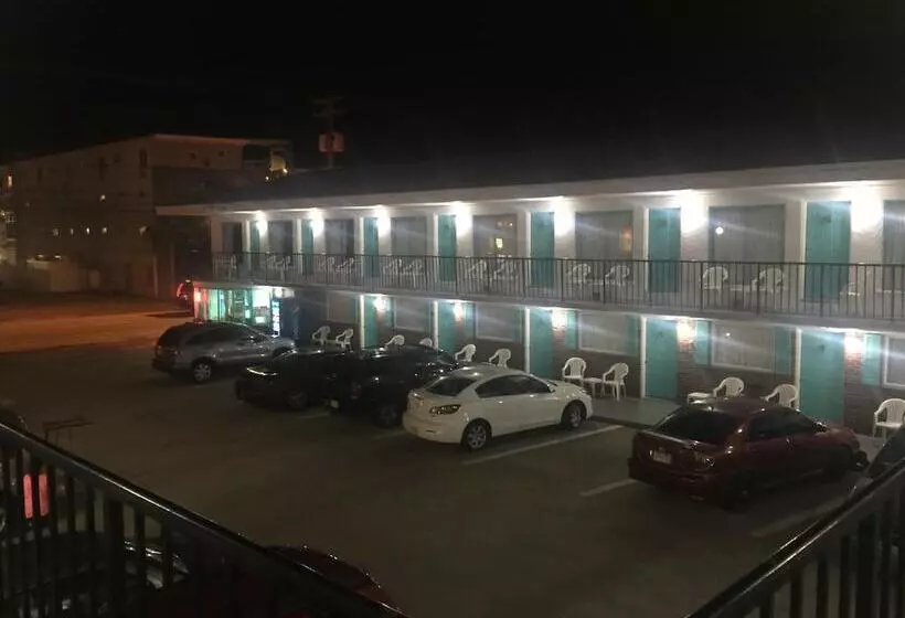 Surfcomber Motel