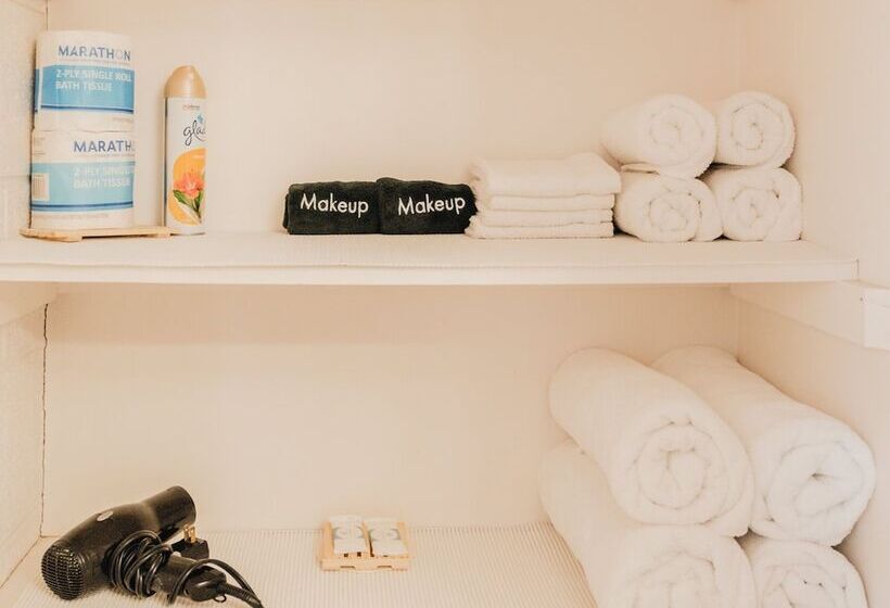 1 Or 3 Bedroom Apartment With Full Kitchen