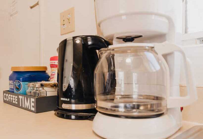 1 Or 3 Bedroom Apartment With Full Kitchen