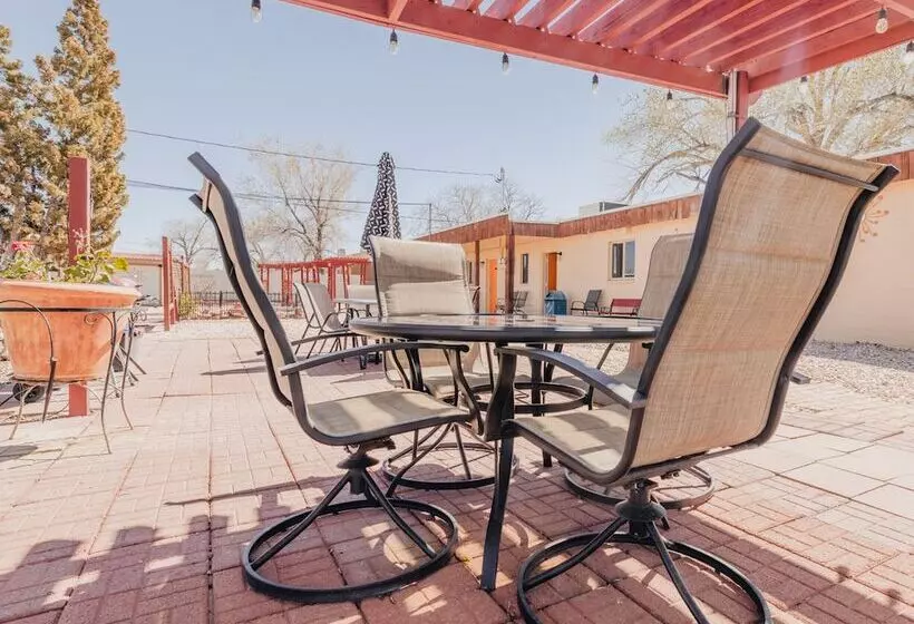 1 Or 3 Bedroom Apartment With Full Kitchen