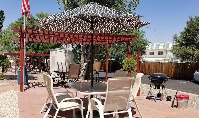 1 Or 3 Bedroom Apartment With Full Kitchen