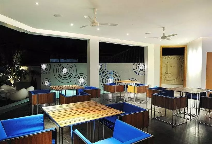 Beachfront Phuket Seaview Suites