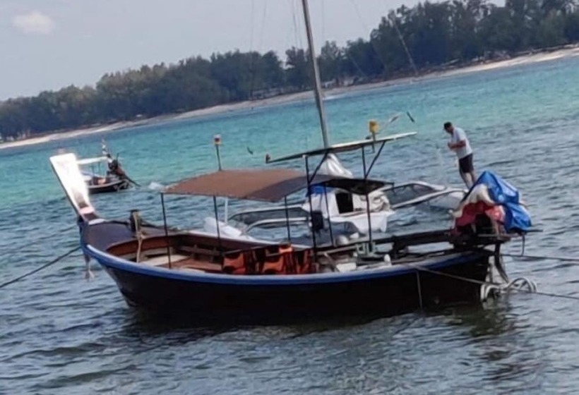 Beachfront Phuket Seaview Suites