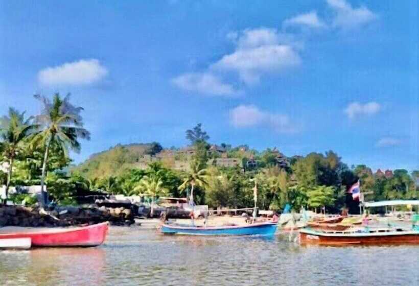Beachfront Phuket Seaview Suites