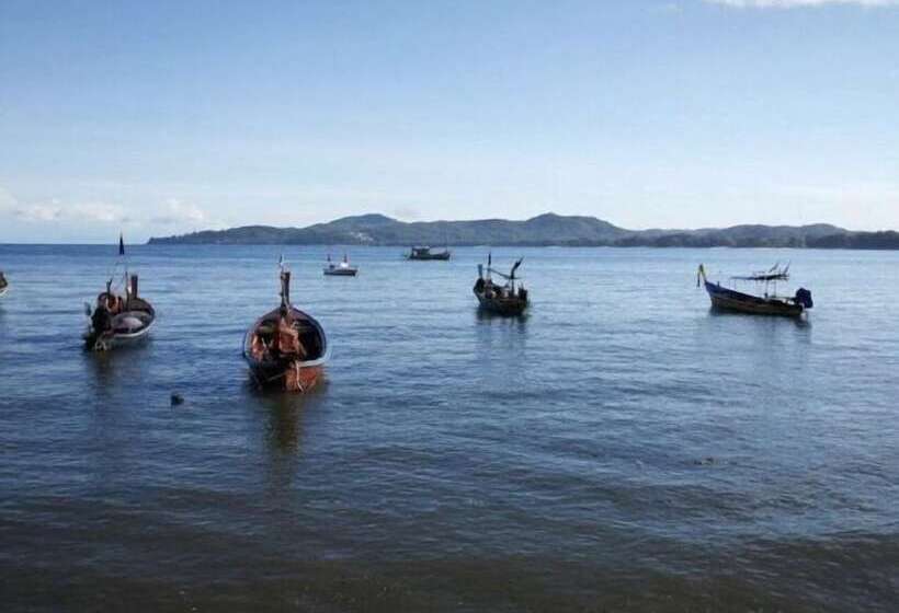 Beachfront Phuket Seaview Suites