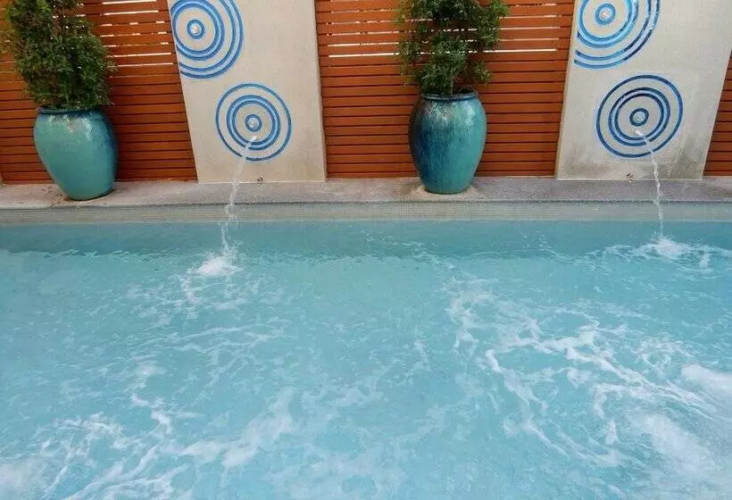 Beachfront Phuket Seaview Suites