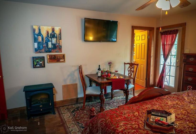 민박 Equinox Inn At Canyon Lake