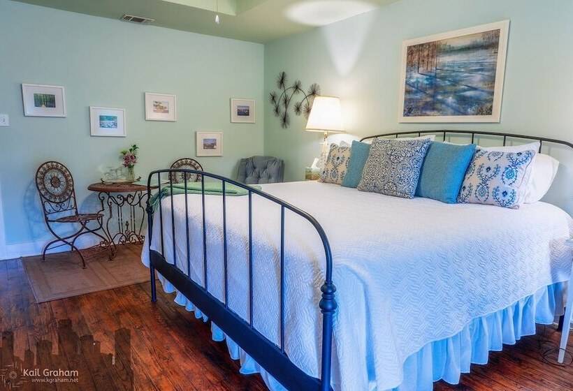 민박 Equinox Inn At Canyon Lake