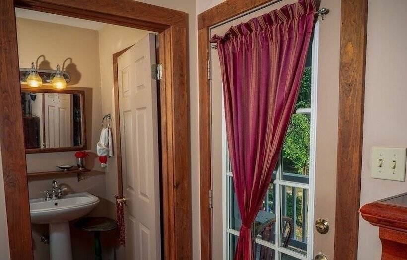 민박 Equinox Inn At Canyon Lake