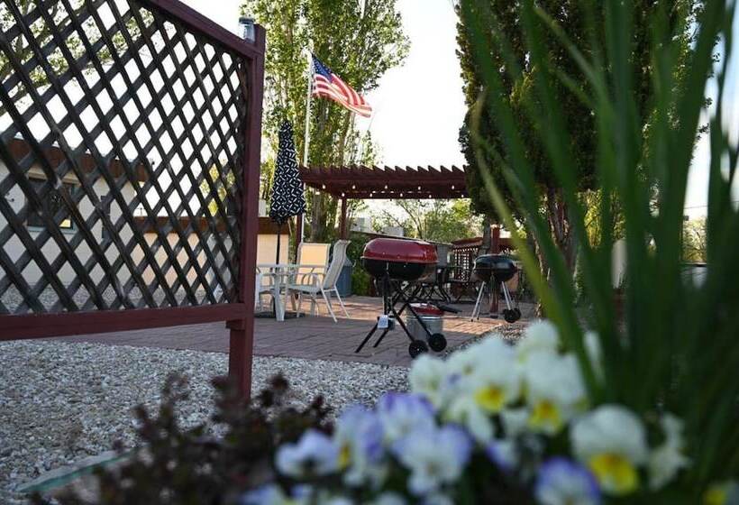 1 Or 3 Bedroom Apartment With Full Kitchen