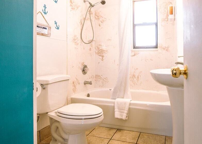 1 Or 3 Bedroom Apartment With Full Kitchen