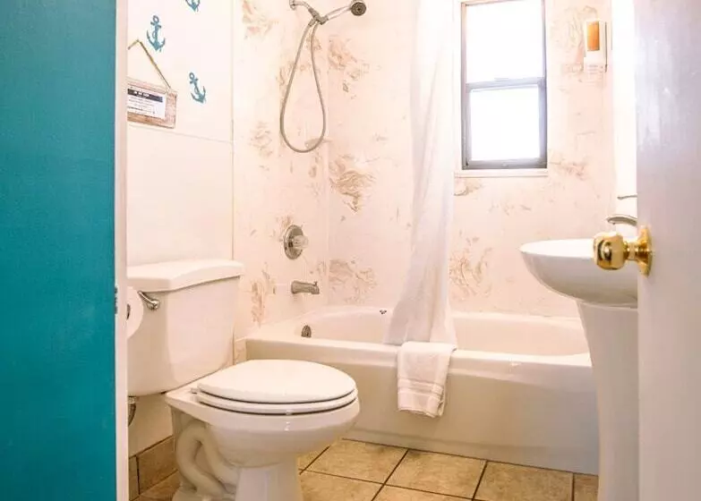 1 Or 3 Bedroom Apartment With Full Kitchen