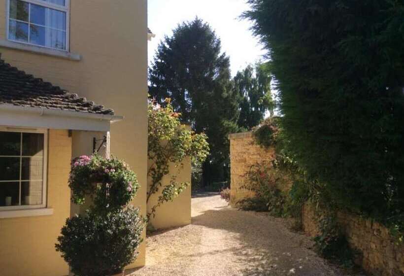 Holly House Bed & Breakfast