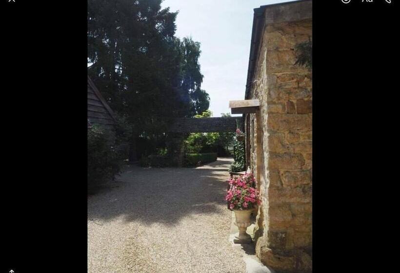 Holly House Bed & Breakfast