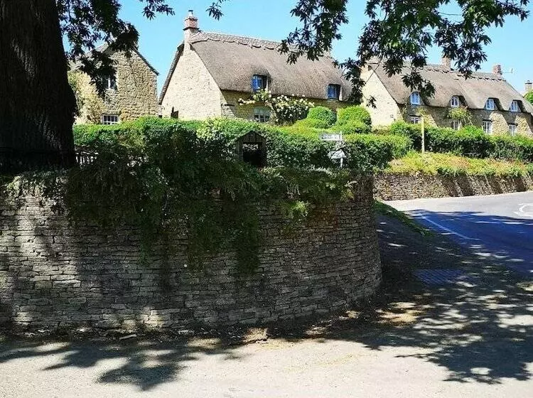Holly House Bed & Breakfast