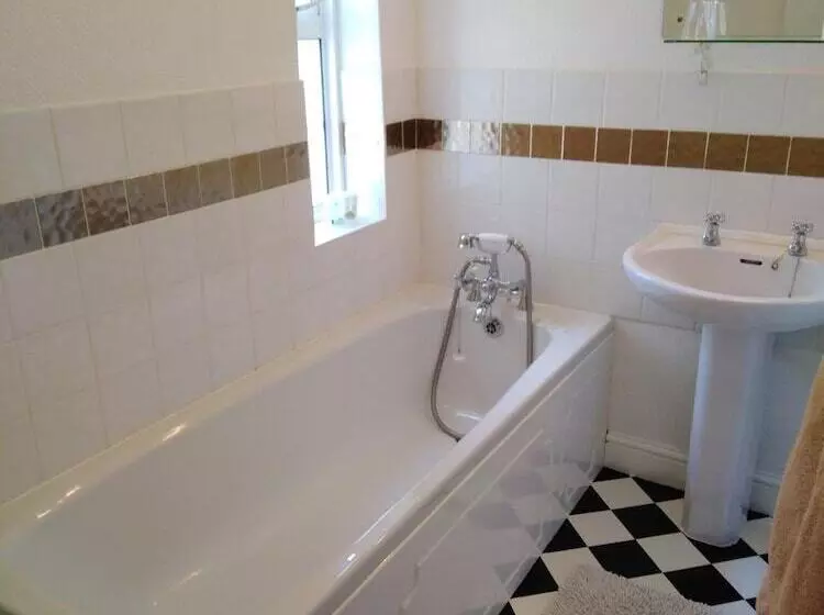 Holly House Bed & Breakfast