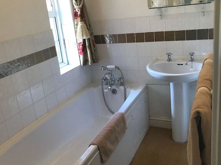 Holly House Bed & Breakfast