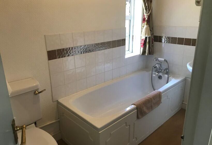 Holly House Bed & Breakfast