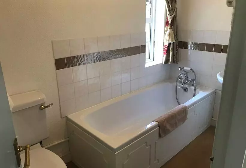 Holly House Bed & Breakfast