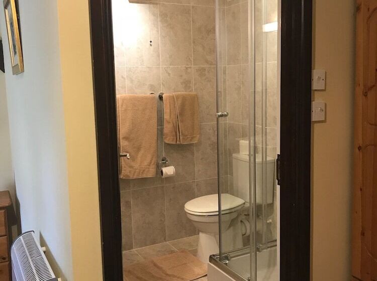 Holly House Bed & Breakfast