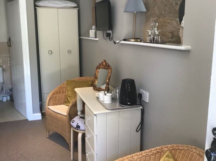 Holly House Bed & Breakfast