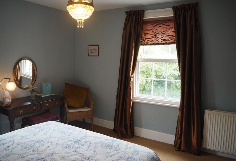 Holly House Bed & Breakfast