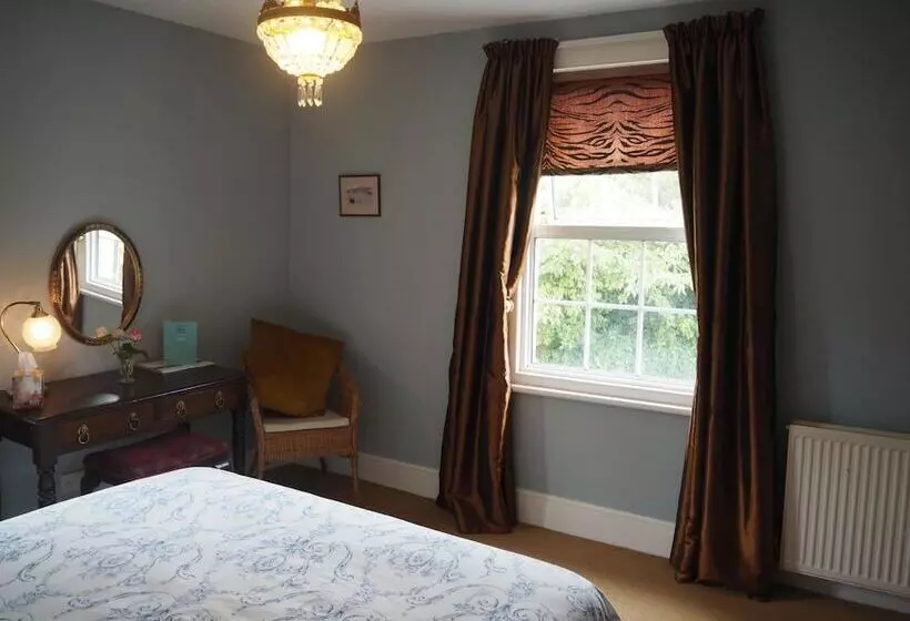Holly House Bed & Breakfast