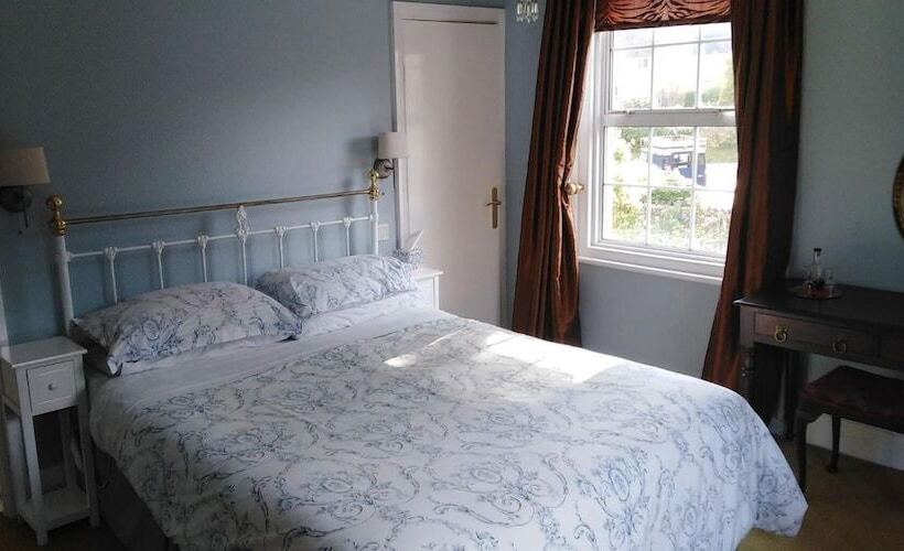 Holly House Bed & Breakfast