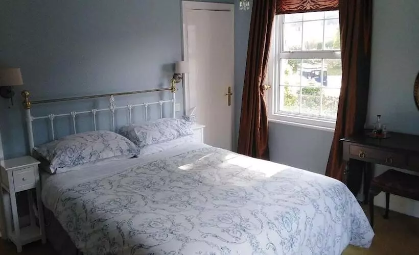 Holly House Bed & Breakfast