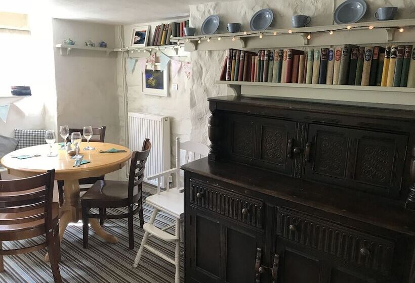 مسافرخانه The Drewe Arms