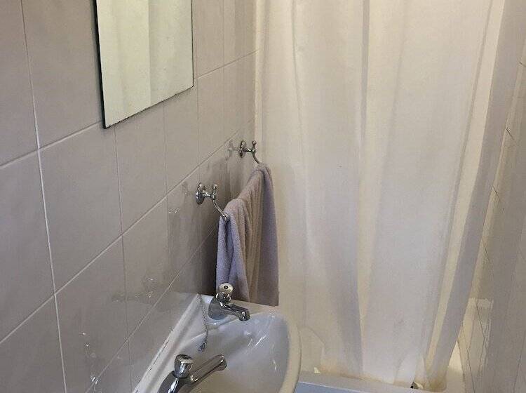 مسافرخانه The Drewe Arms