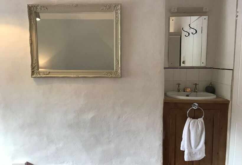 مسافرخانه The Drewe Arms