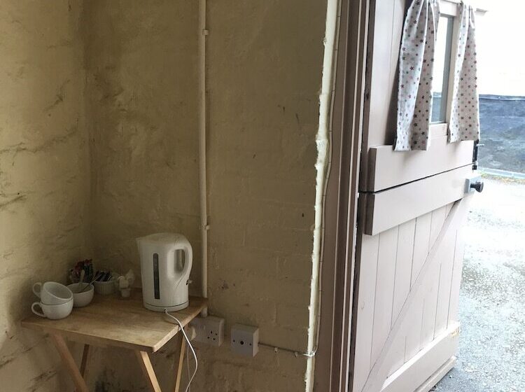 مسافرخانه The Drewe Arms