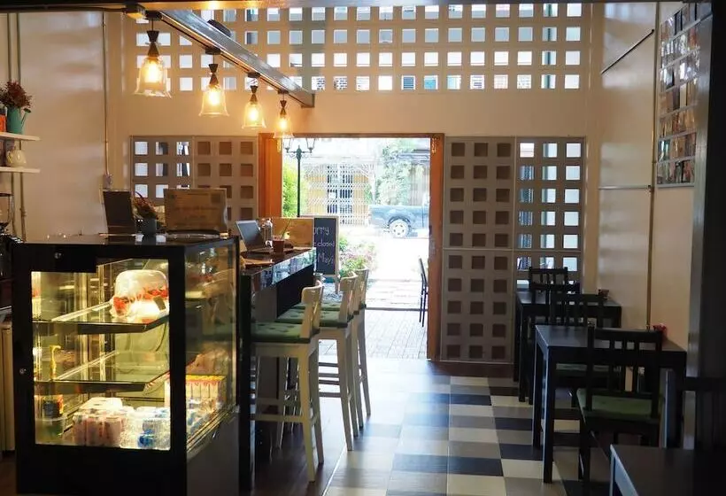 Hybrit Hostel&cafe