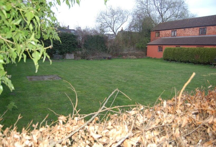 Пансион The Moth And Lantern