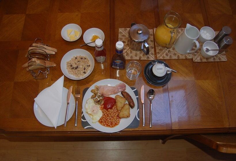 Пансион The Moth And Lantern