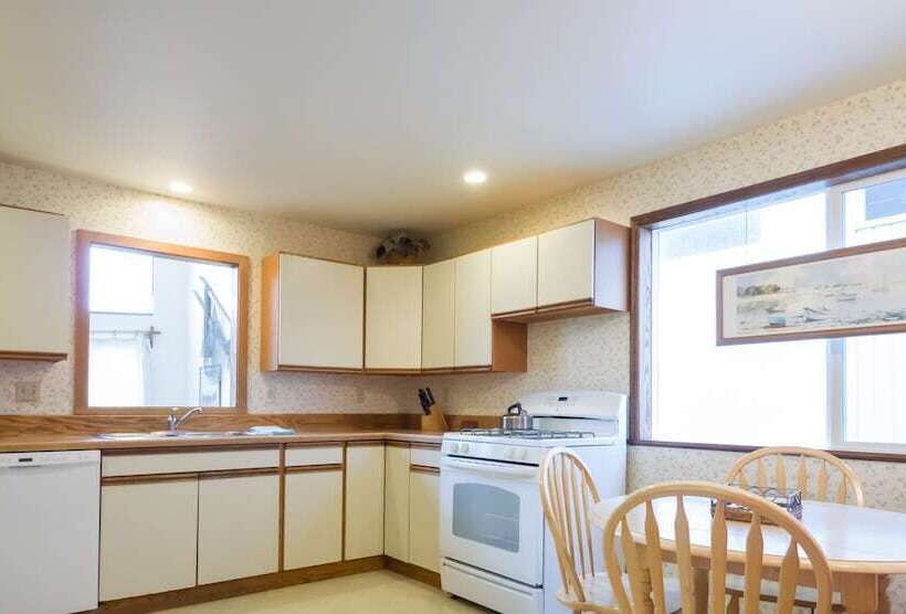 Seaside Vacation Homes