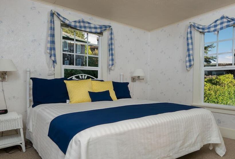 Seaside Vacation Homes