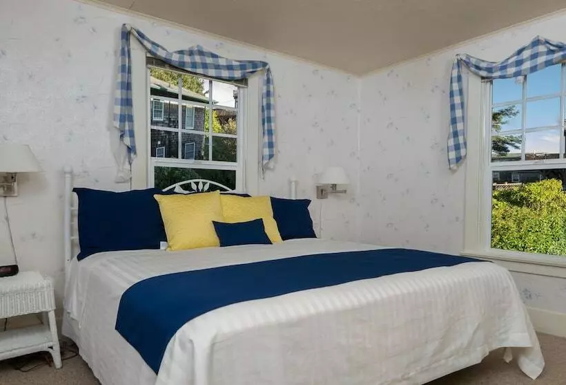 Seaside Vacation Homes