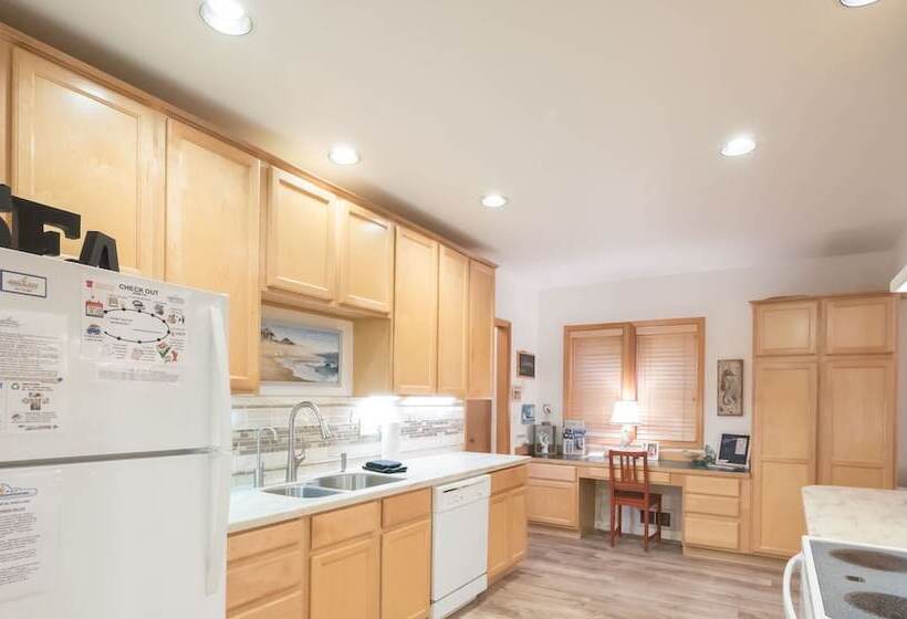 Seaside Vacation Homes