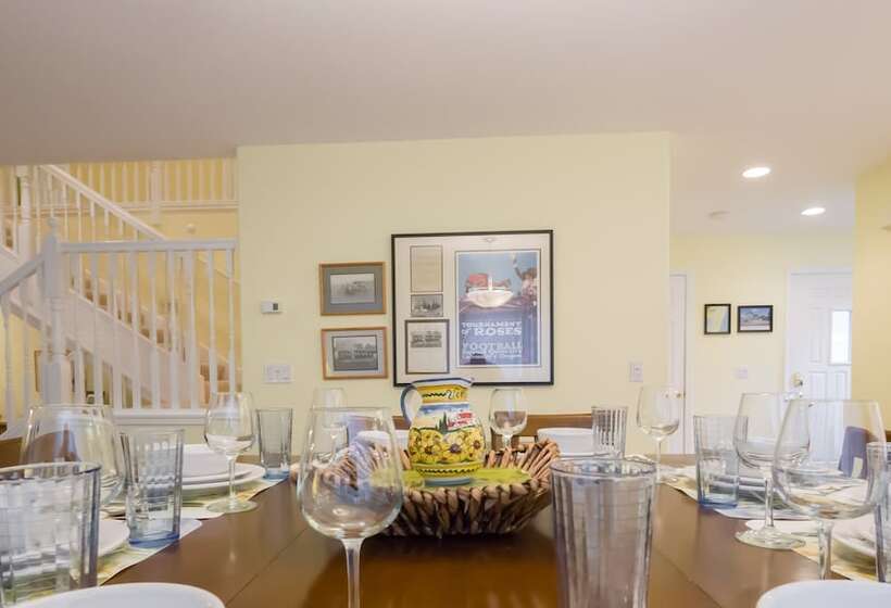 Seaside Vacation Homes