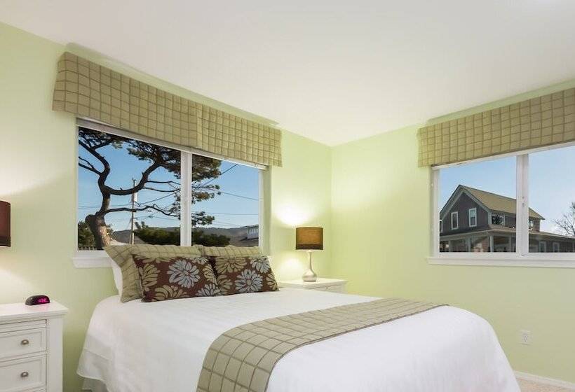 Seaside Vacation Homes