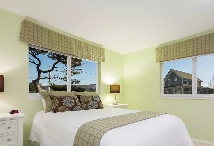 Seaside Vacation Homes
