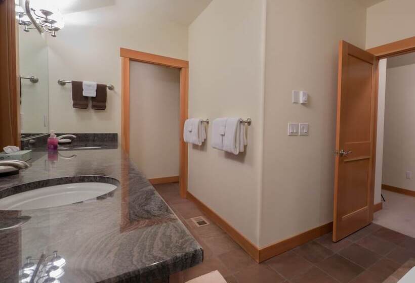 Seaside Vacation Homes