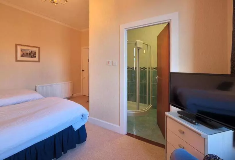 Cedars Apartment