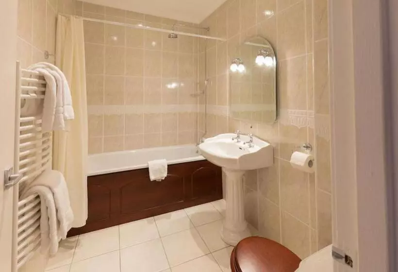 Cedars Apartment