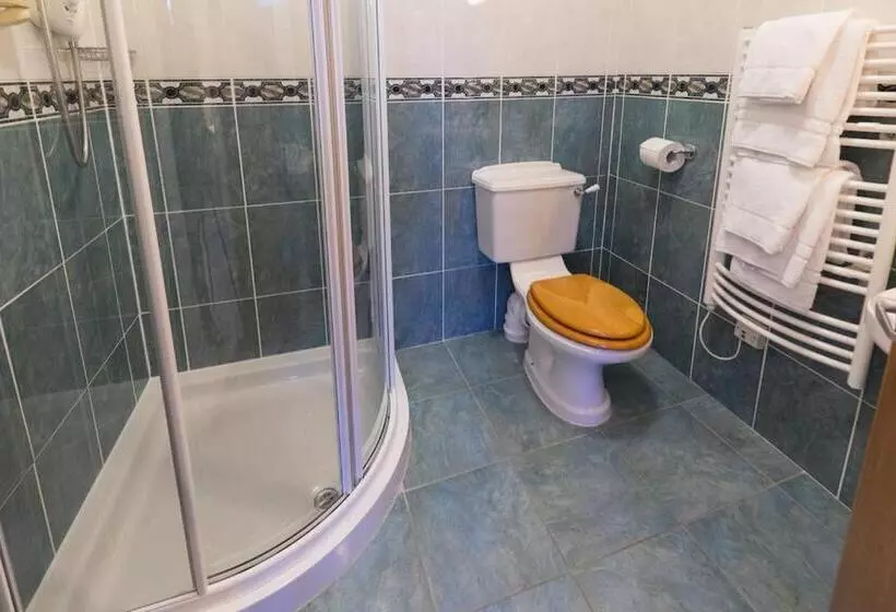 Cedars Apartment