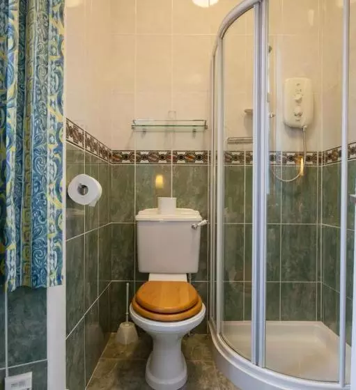Cedars Apartment