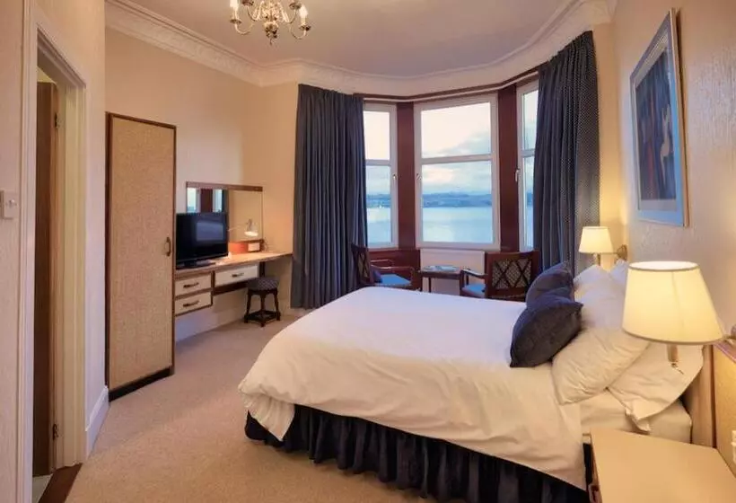 Cedars Apartment